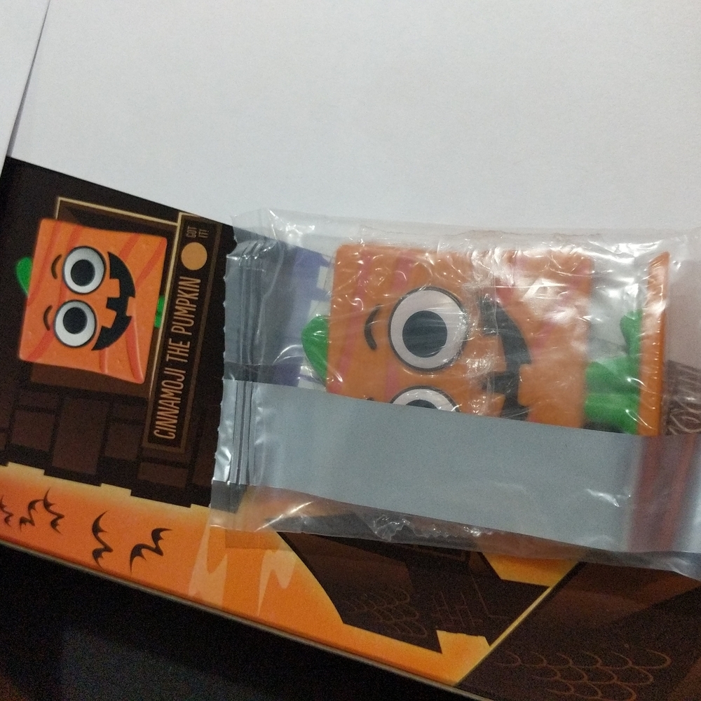 Cinnamoji the Pumpkin Cereal Squad Series Toy Collection